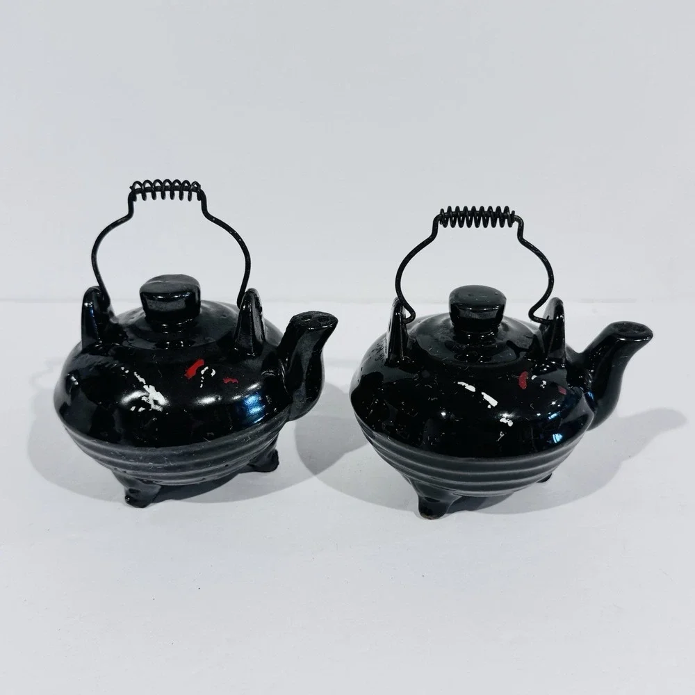 Vintage Kettle Salt & Pepper Shaker Set‎ Painted Clay W Wire Handles No Stoppers